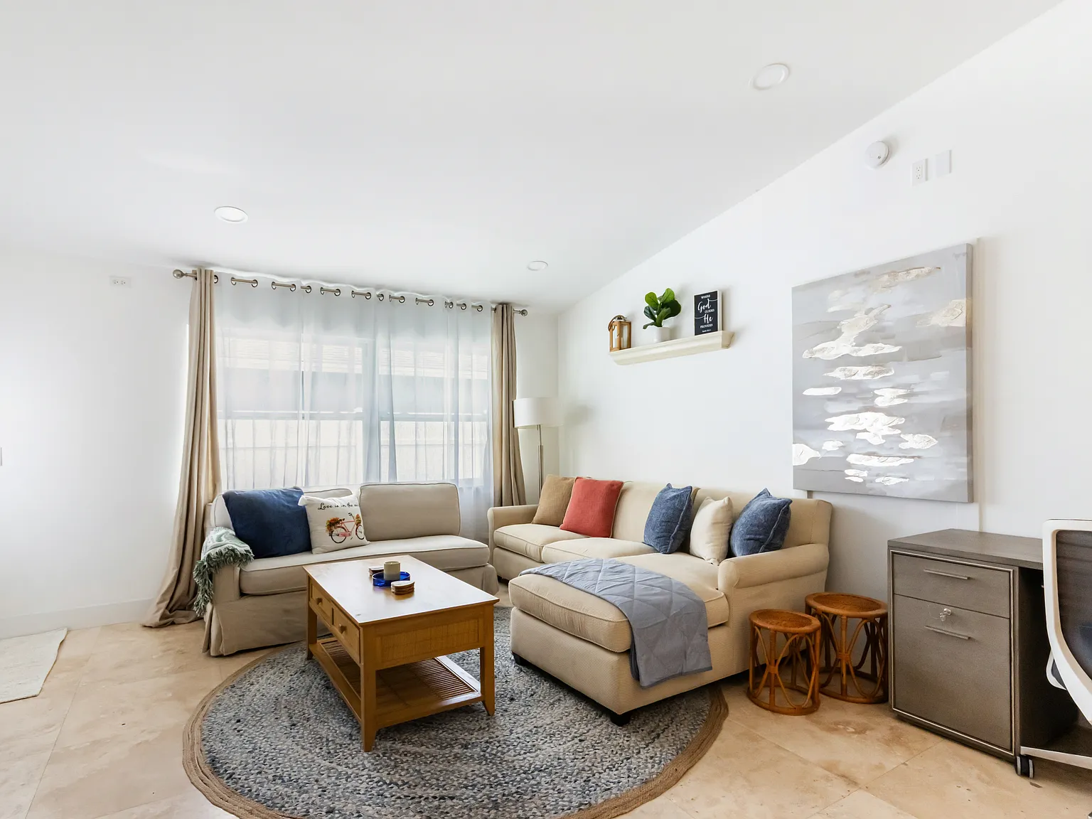 2 bed, 1200 sqft, $3,500 — Photo 2