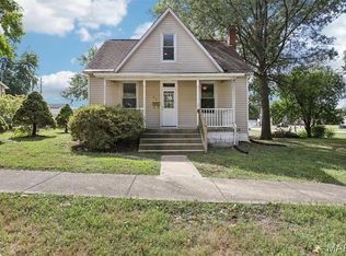 122 W 1st St, Trenton, IL 62293