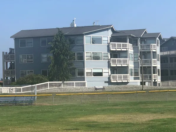 651 SE Bayshore Dr, Oak Harbor, WA