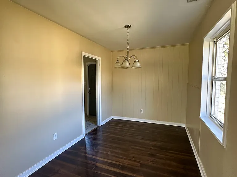 408 Midway St — Photo 3