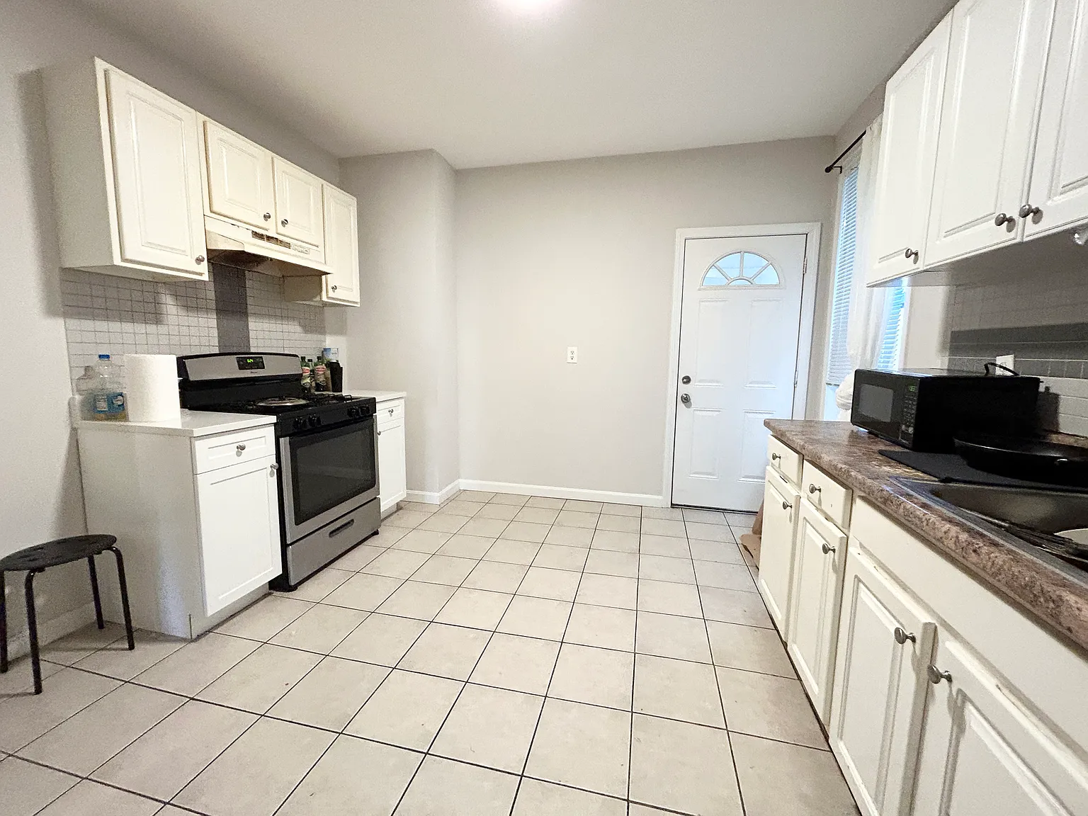 5 bed, 1500 sqft, $3,700 — Photo 1
