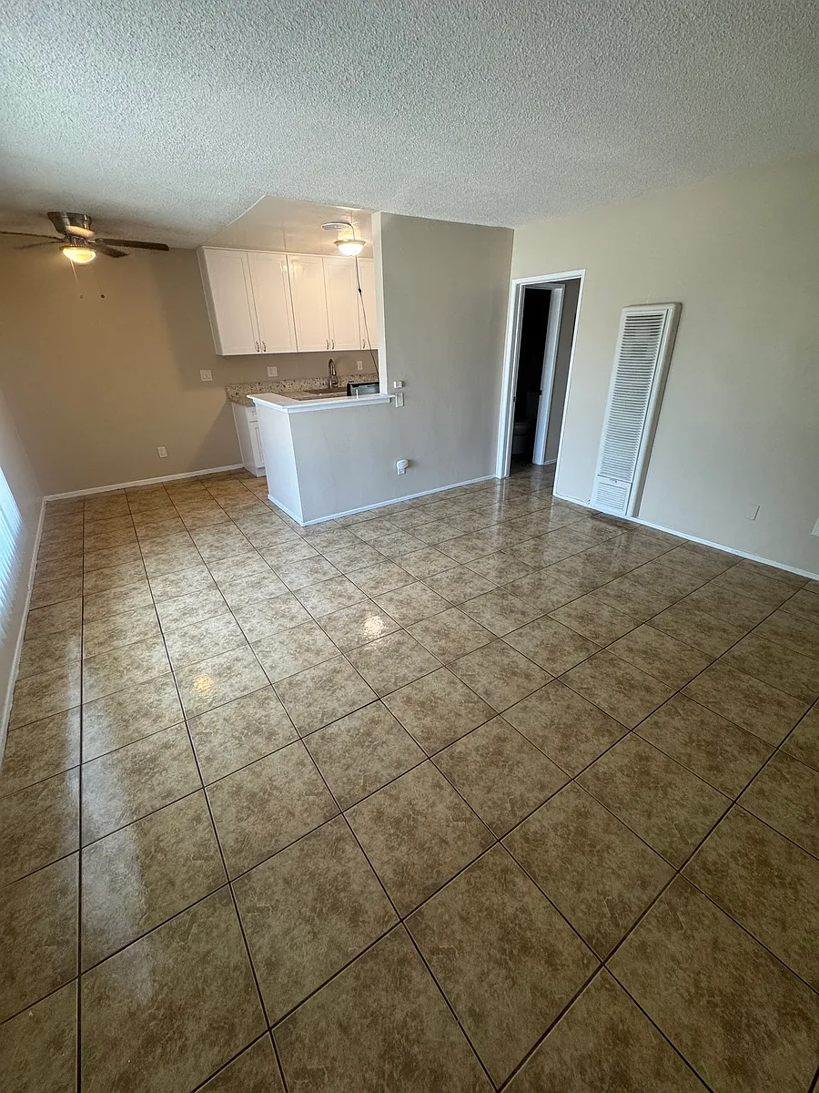 Building Photo - 1407 S Gilbert St #24