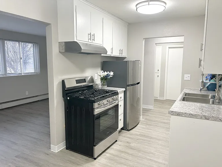 Richfield Square Apartments — Photo 6