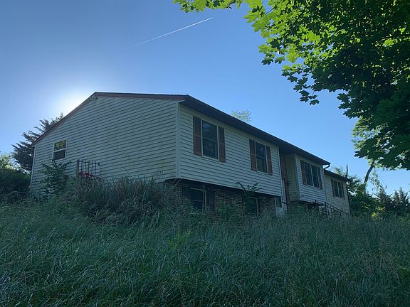 3rd image of 3555 Cemetery Ln