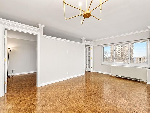 5th image of 2200 Victory Pkwy APT 807