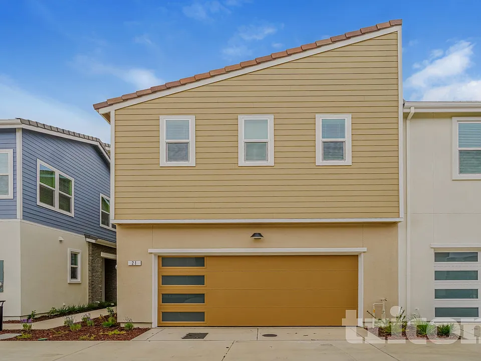 21 Adella Pl