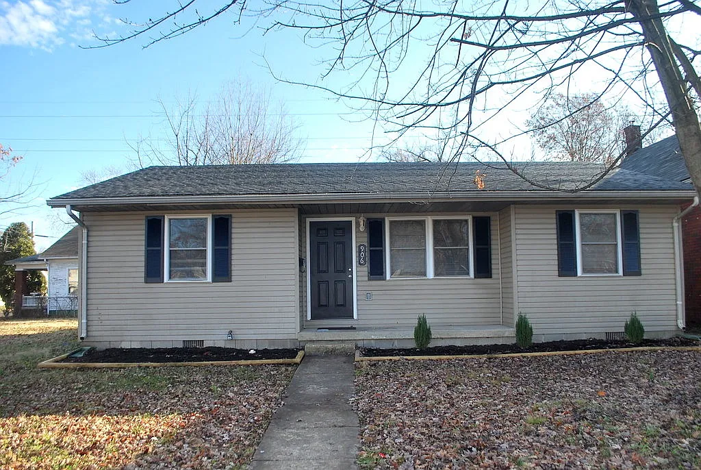 906 S Governor St photo 1