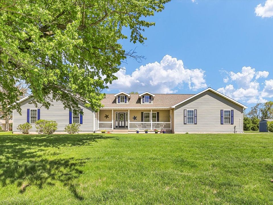 1st image of 44 Hillcrest Dr