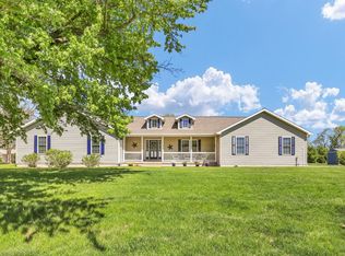 44 Hillcrest Dr, Tuscola, IL 61953
