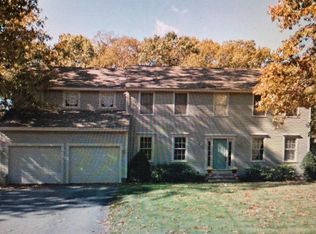 5 Rolling Green Ln, Chelmsford, MA 01824