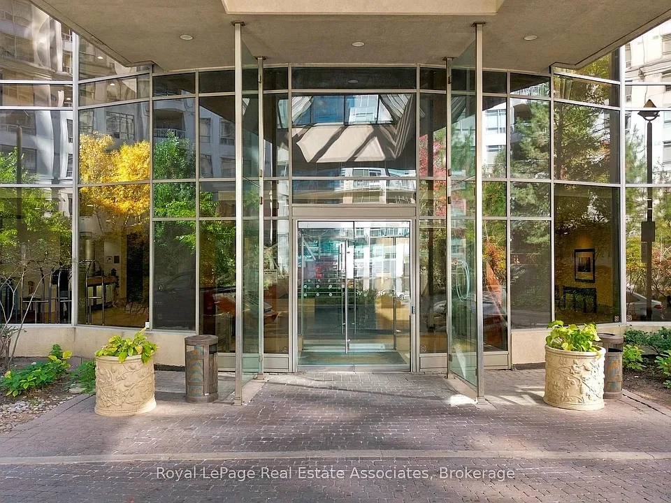 3880 Duke Of York Blvd #618
