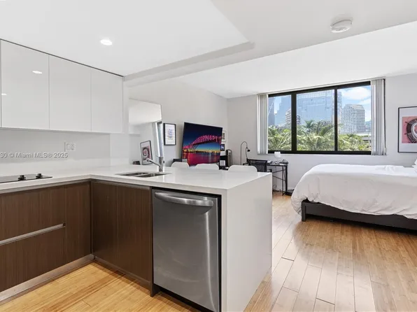 540 Brickell Key Dr APT 407, Miami, FL 33131