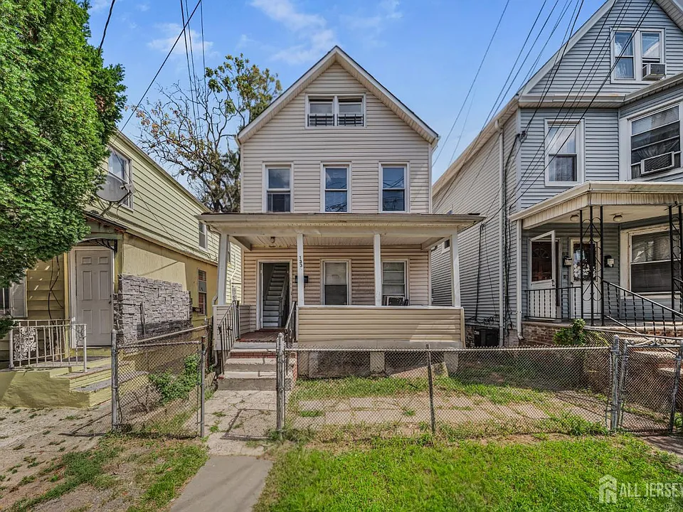 133 Smith St #2