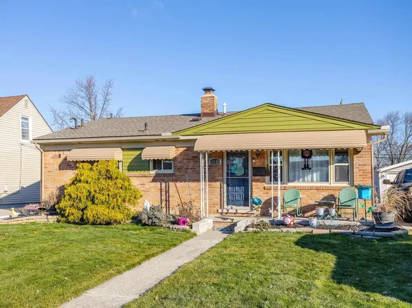 23121 Socia St, Saint Clair Shores, MI 48082