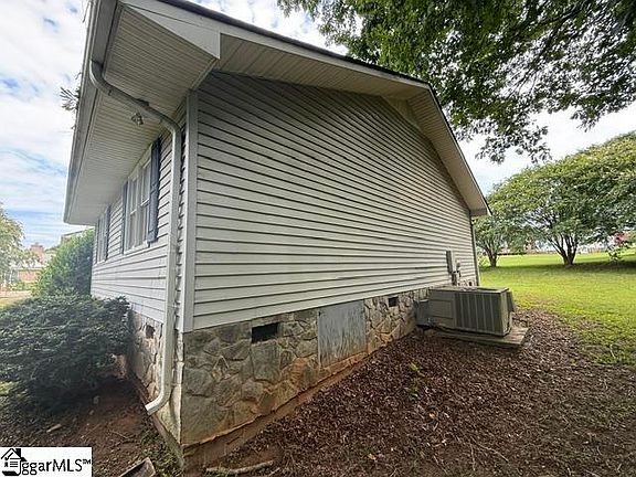 2nd image of 48 N Windward Ct