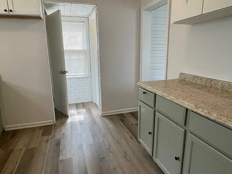11614 Lansdowne St — Photo 8
