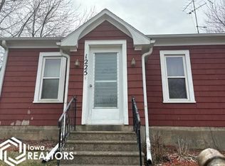 1225 Angular St, Burlington, IA 52601