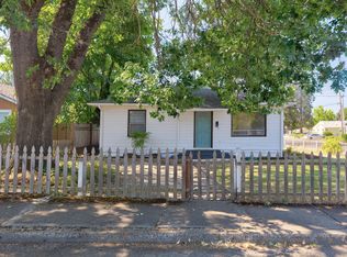 739 SW Burgess St, Grants Pass, OR 97526