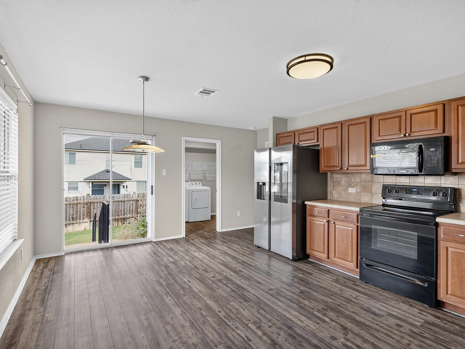 3 bed, 1304 sqft, $1,875 — Photo 4
