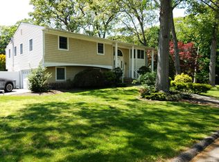 275 Evergreen Ave Floor 1, South Huntington, NY 11746