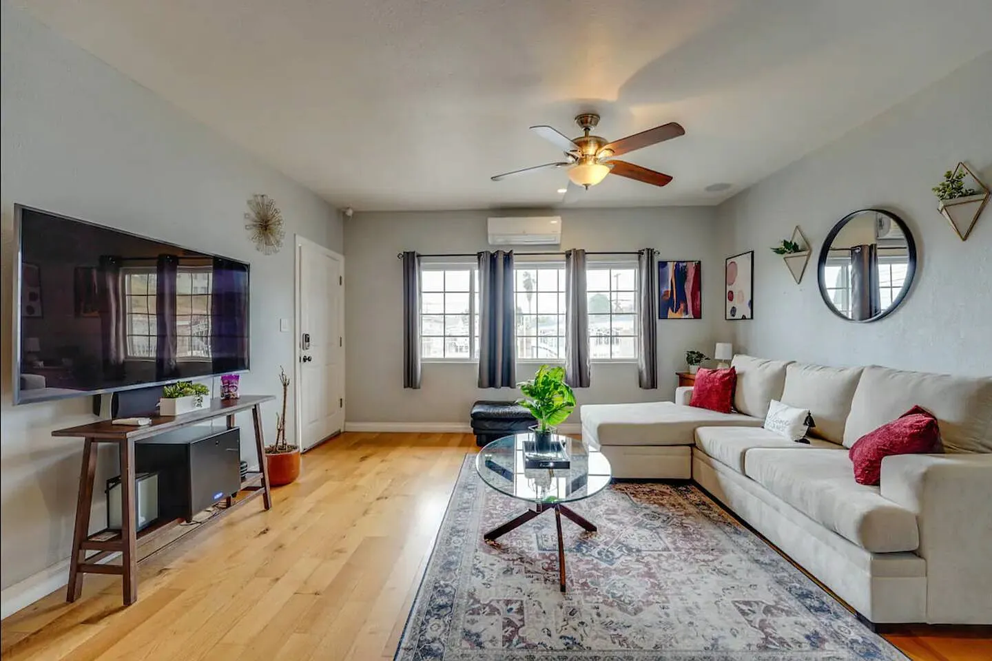 3 bed, 1313 sqft, $3,800 — Photo 2