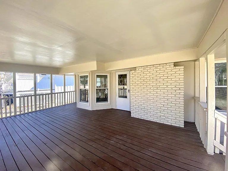 100 NE 101st Pl — Photo 24