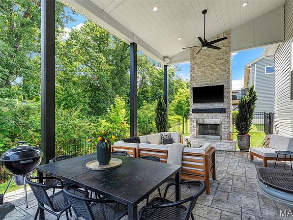 3rd image of 854 Nardin Dr