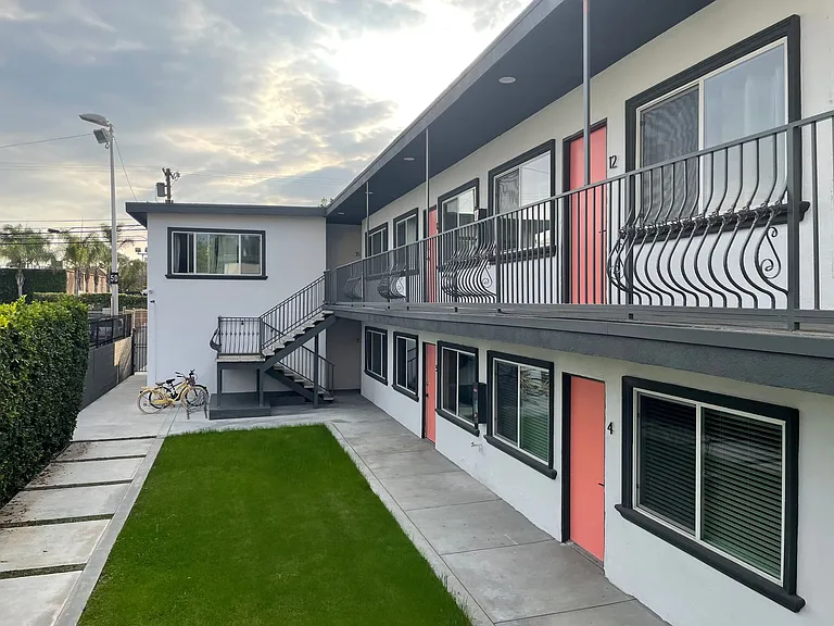 710 W 27th Street — Photo 3