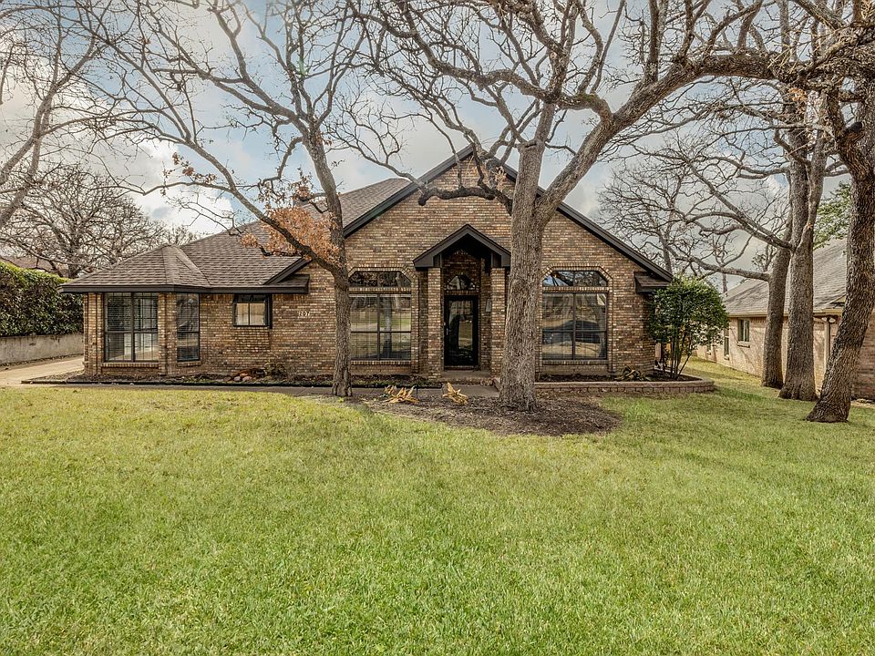1st image of 207 Pebble Beach Dr