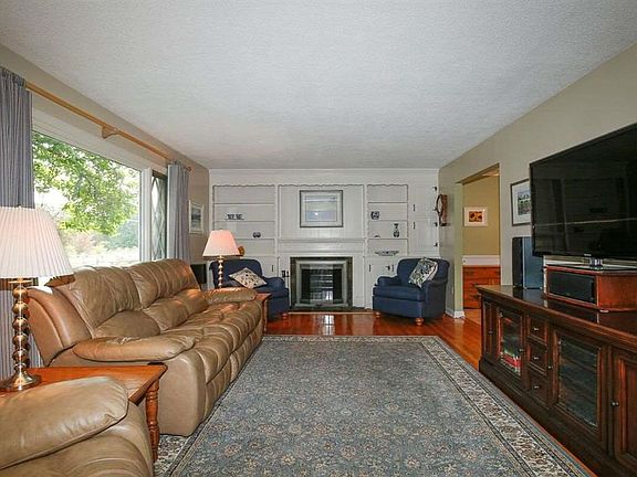 3rd image of 1167 Iroquois Path