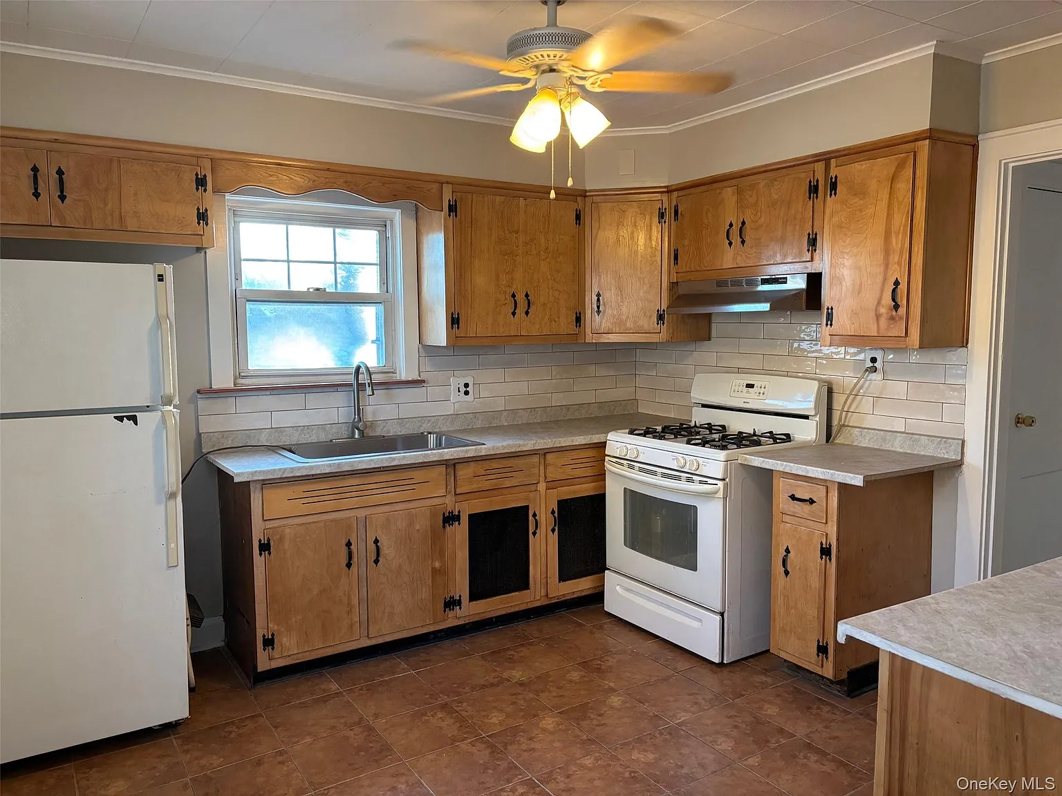 3 bed, 1.0 bath, 1200 sqft, $3,600 — Photo 4