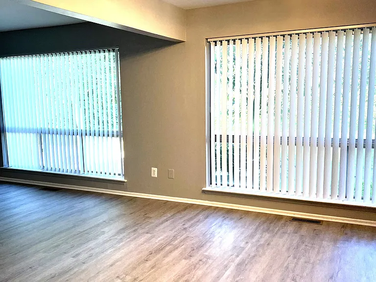 271 E Oakridge St — Photo 3