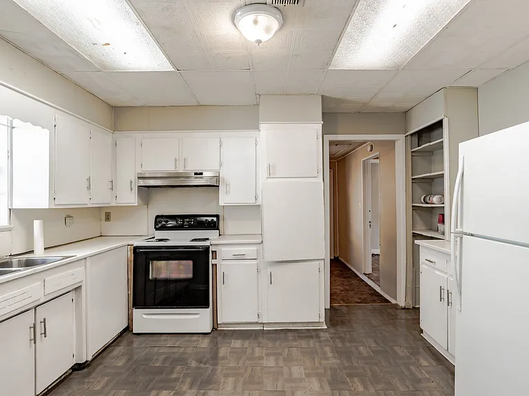 310 Stanley Ave — Photo 16