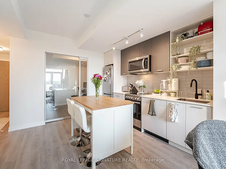 2300 Saint Clair Ave W #815 — Photo 12