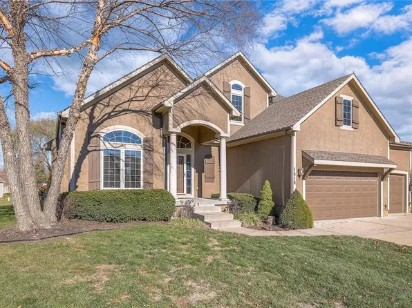 1518 Cross Creek Dr, Raymore, MO 64083
