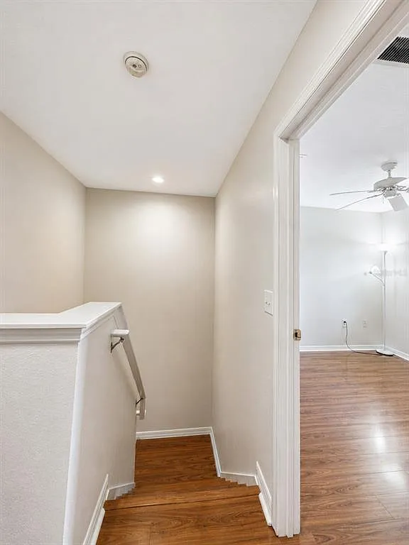 3 bed, 3.0 bath, 1187 sqft, $1,995 — Photo 3