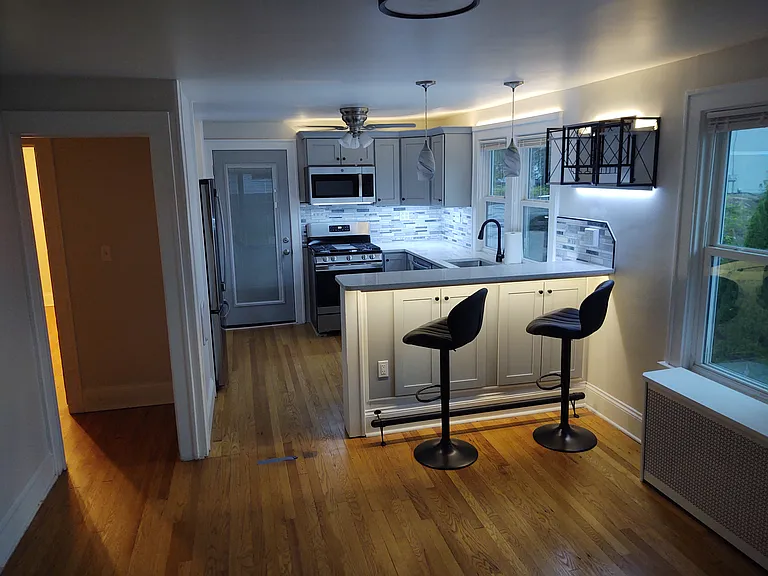 224 S Allen St — Photo 15