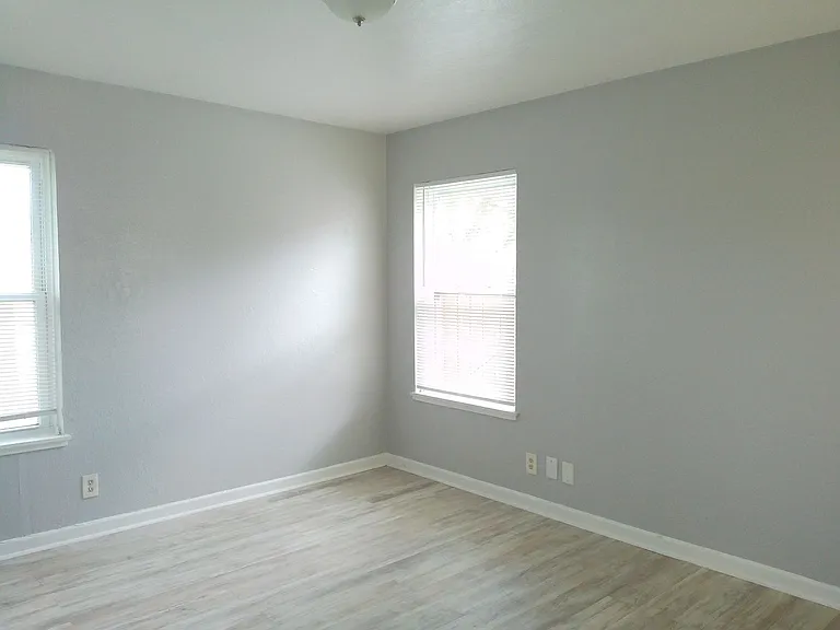 4318 Belfast Dr — Photo 9