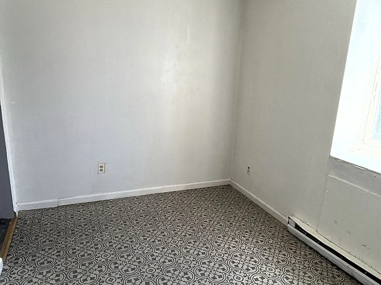 37 N Mulberry St #5 — Photo 2