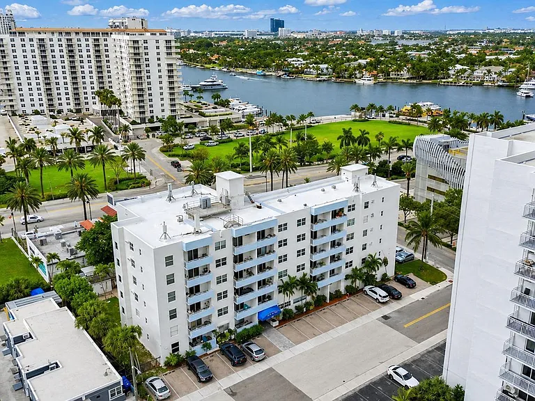 2900 Banyan St #601 — Photo 1
