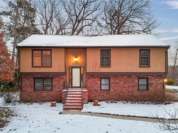 107 Breezy Hill Dr, Colonial Heights, VA 23834