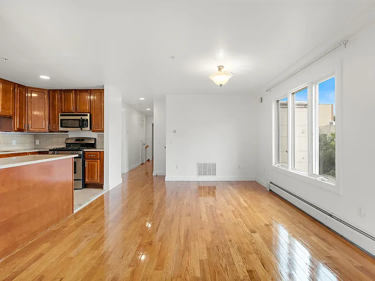 254 Division St #1R — Photo 4