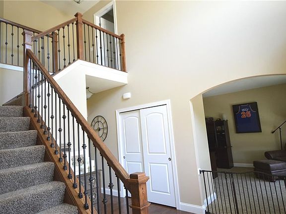 5th image of 2412 Greenbriar Ln