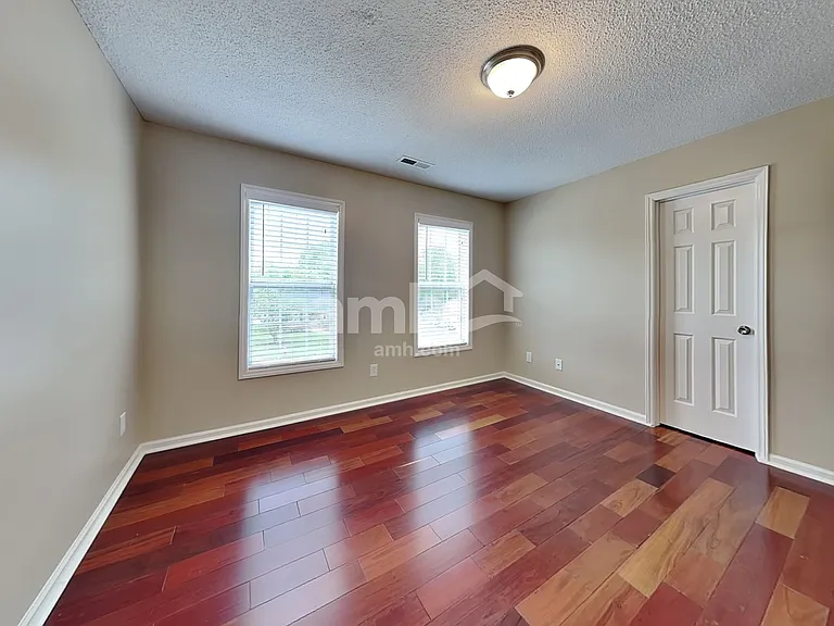 400 Wyndham Ave — Photo 21