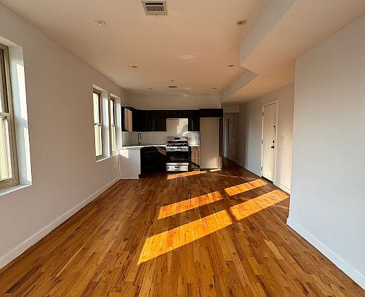 4th image of 585 Central Ave #404