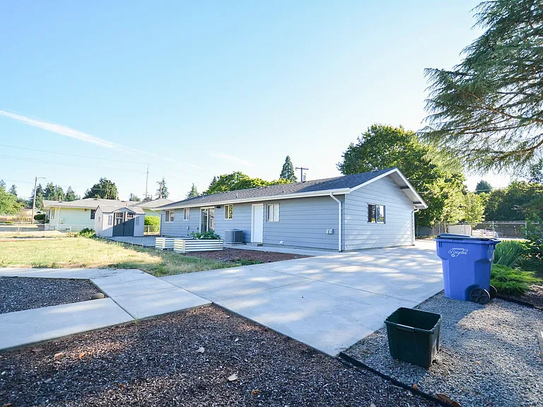 2911 NE 124th Ave — Photo 14