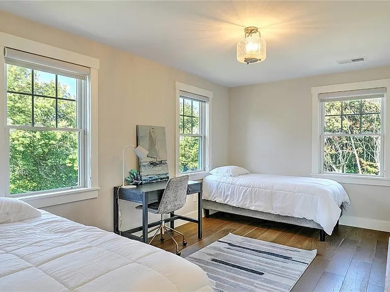 137 Rosebriar Ave — Photo 26