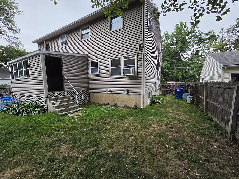 152 Cottage Grv #B — Photo 30