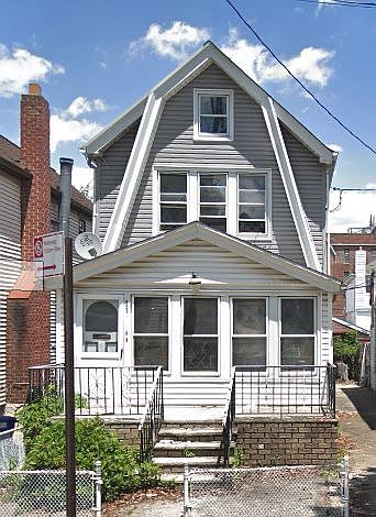 1st image of 957 E 93rd St