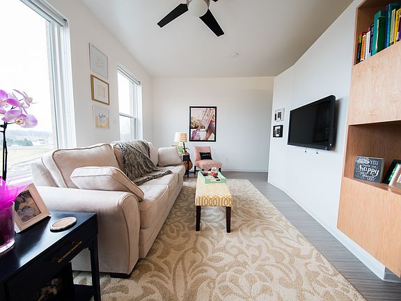 Photos are of similar unit, not exact unit.